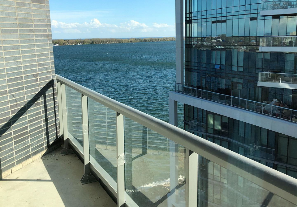 1-edgewater-drive-toronto-ontario-c12638232