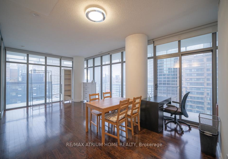 33-charles-street-e-toronto-ontario-c12638386