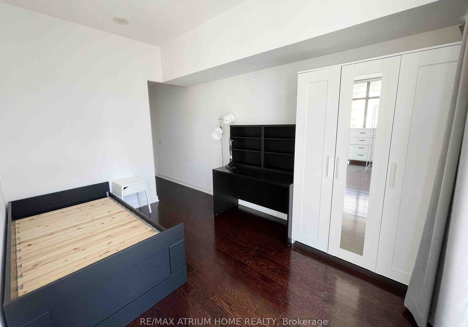 33-charles-street-e-toronto-ontario-c12638386