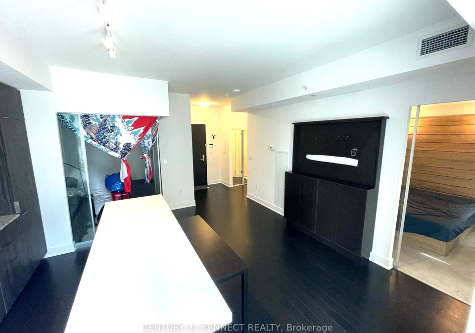 955-bay-street-toronto-ontario-c12638574