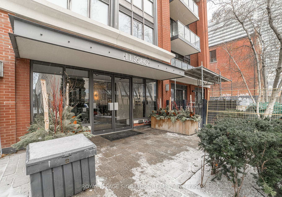 11-soho-street-toronto-ontario-c12638774