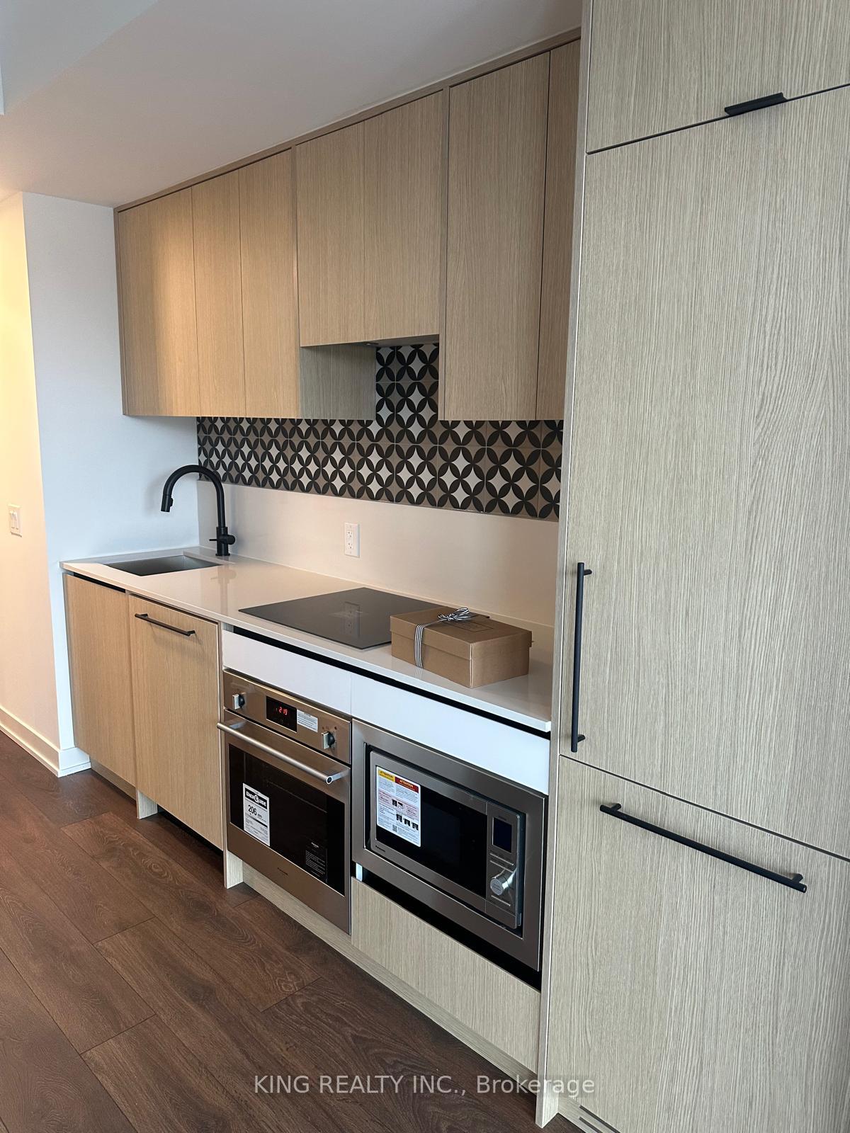 1200-dundas-street-w-toronto-ontario-c12639168