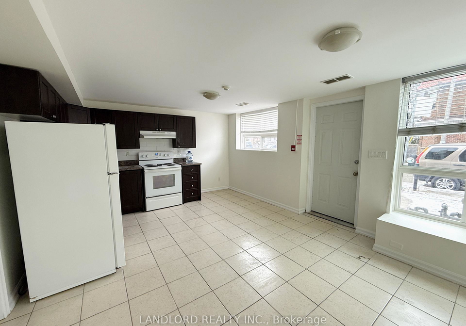 1-clinton-street-toronto-ontario-c12639310