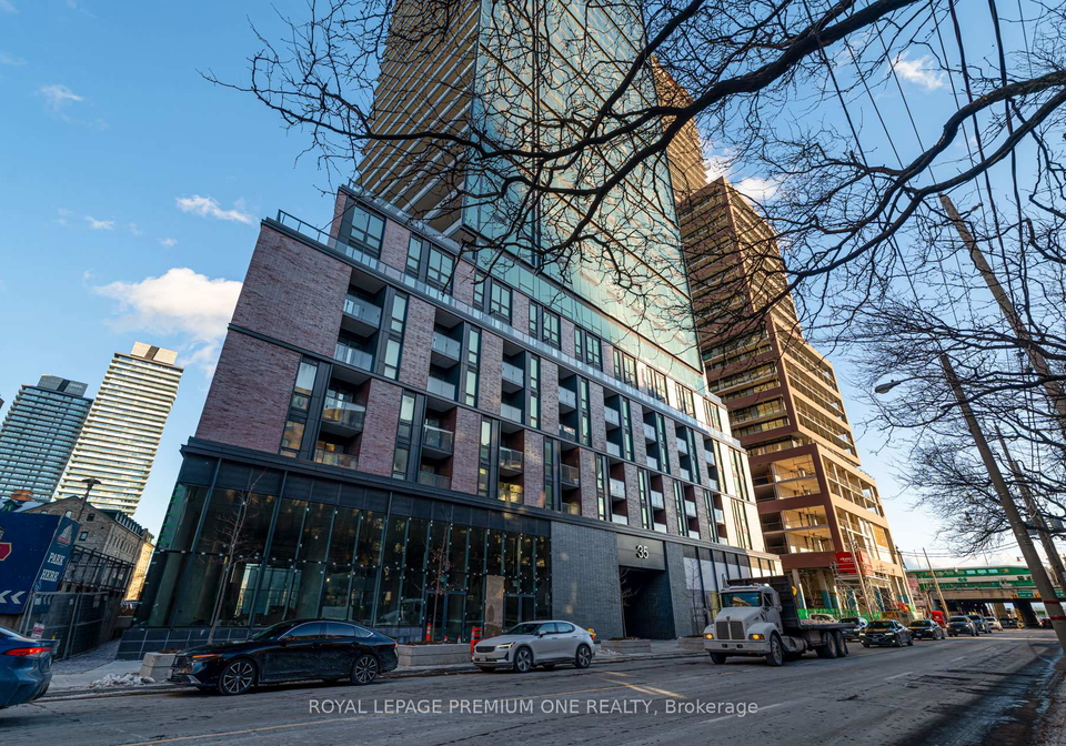 33-parliament-street-toronto-ontario-c12639328