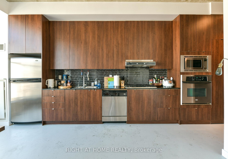 23-brant-street-toronto-ontario-c12639532