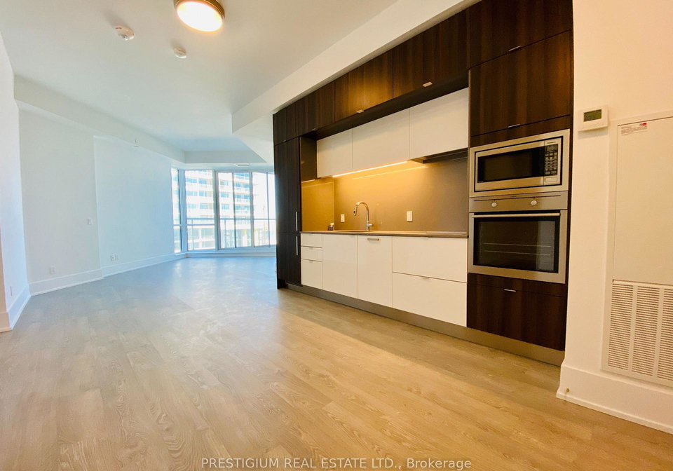 1-edgewater-drive-toronto-ontario-c12639612
