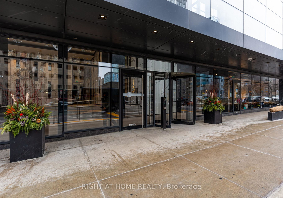 488-university-avenue-toronto-ontario-c12639622