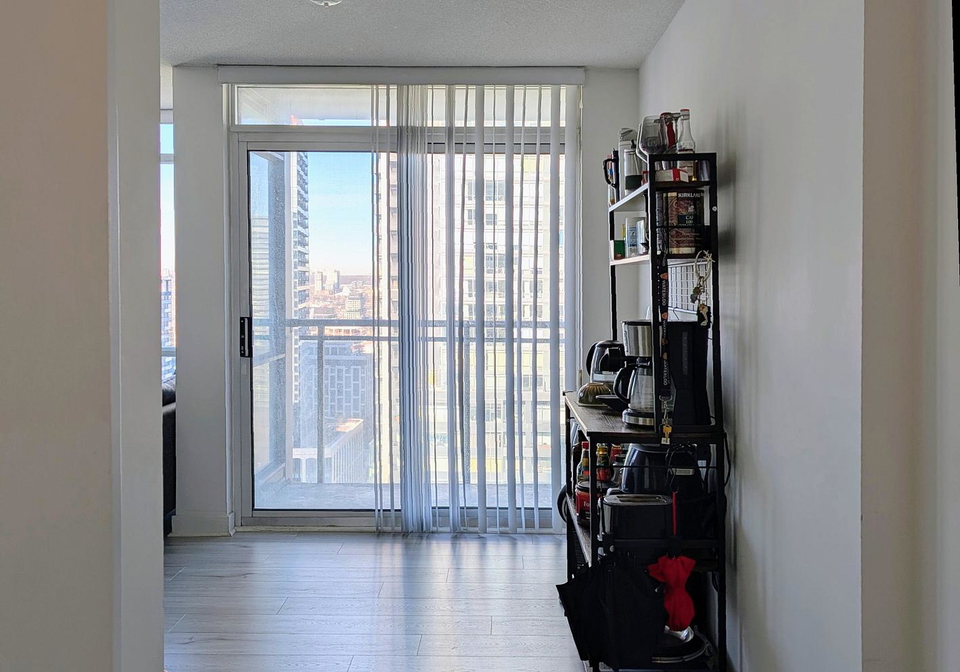 15-fort-york-boulevard-toronto-ontario-c12640036