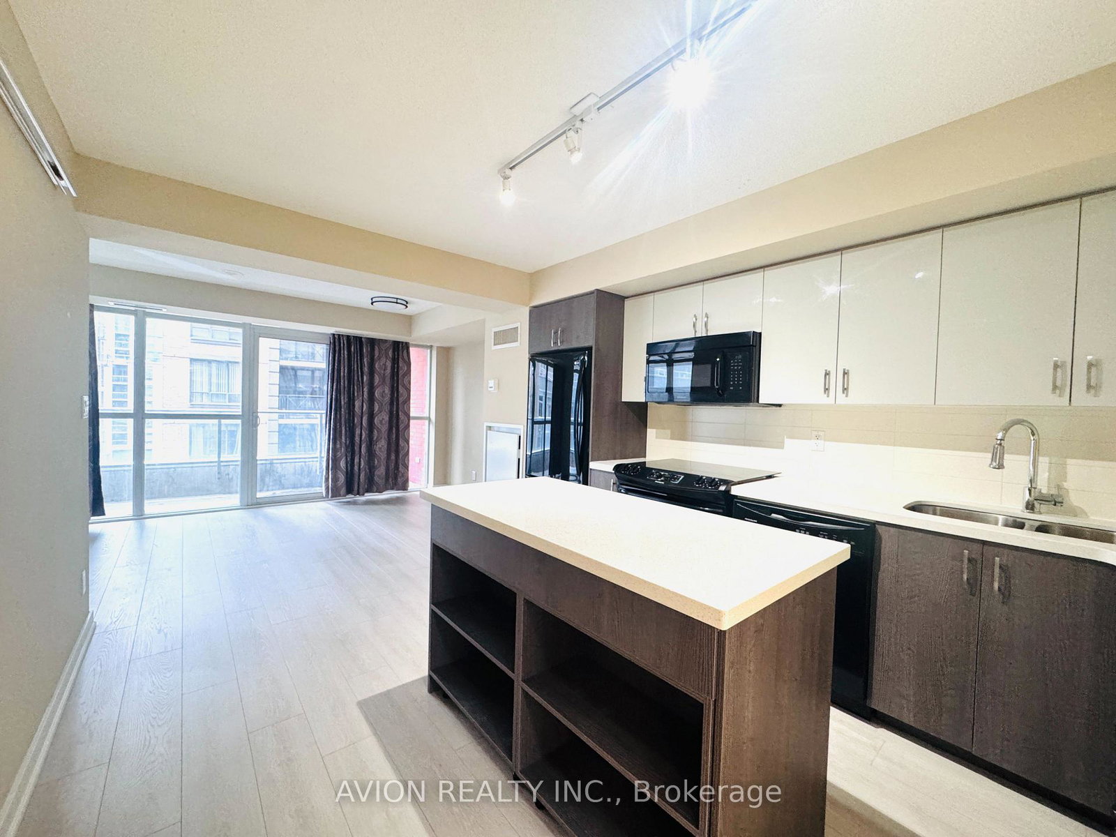 126-simcoe-street-toronto-ontario-c12640062
