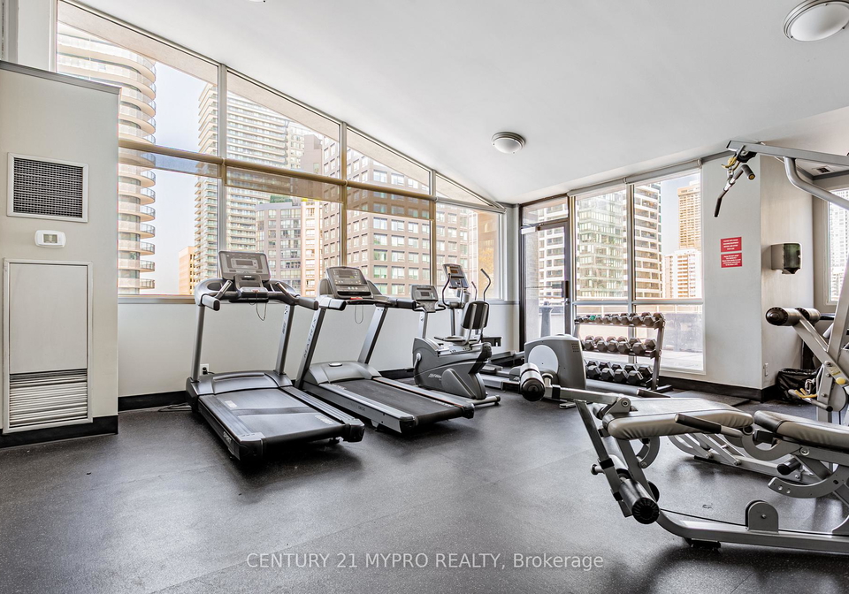 555-yonge-street-toronto-ontario-c12640092