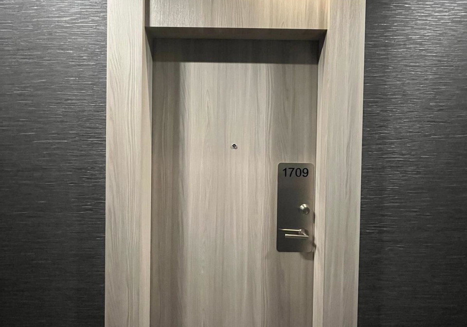 75-canterbury-place-toronto-ontario-c12640374