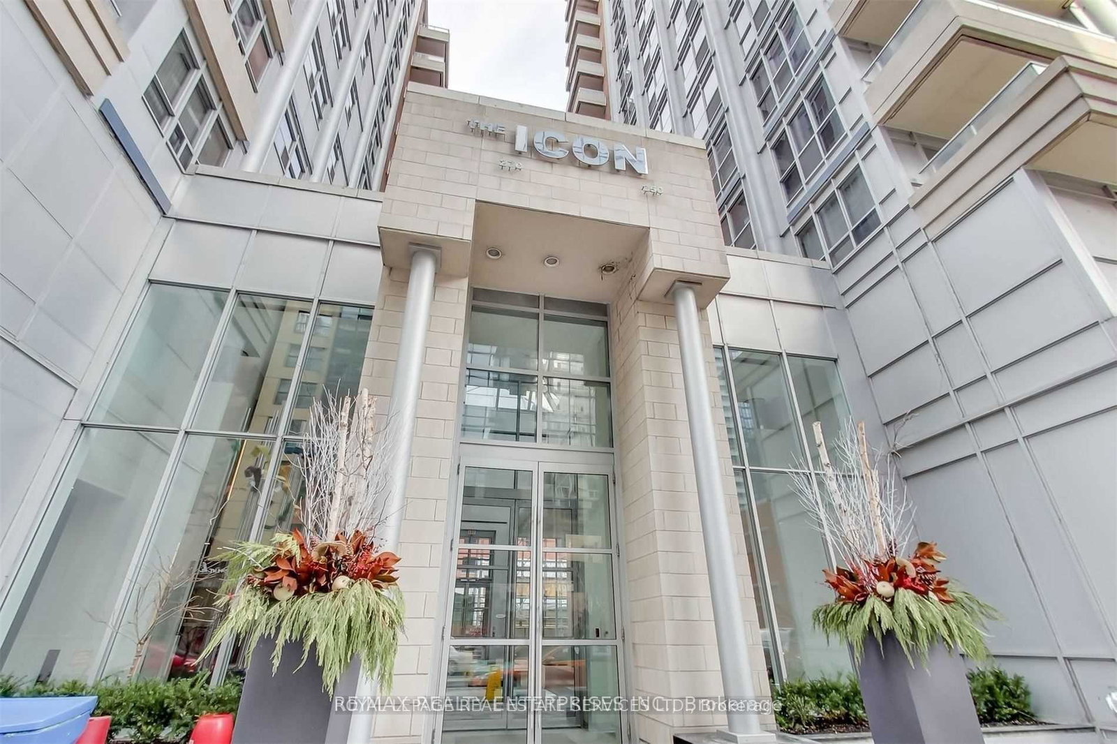 270-wellington-street-w-toronto-ontario-c12640378