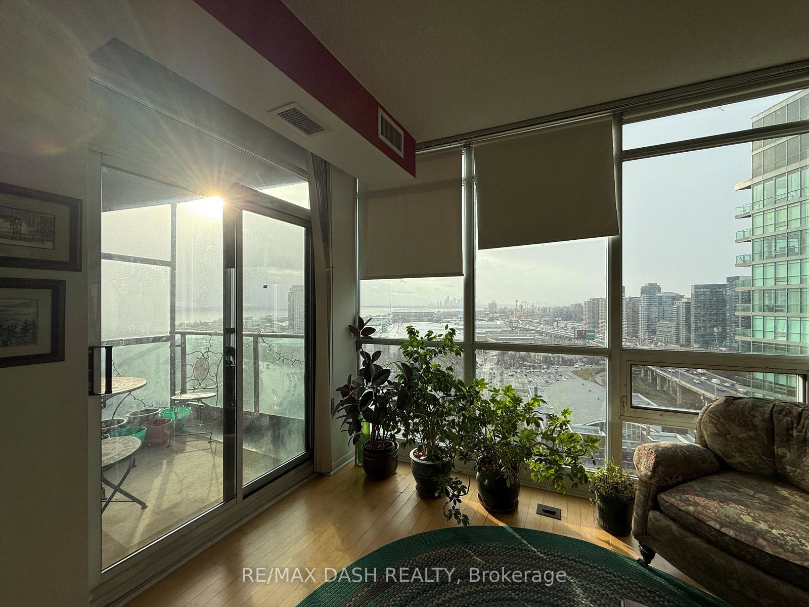 219-fort-york-boulevard-toronto-ontario-c12640516