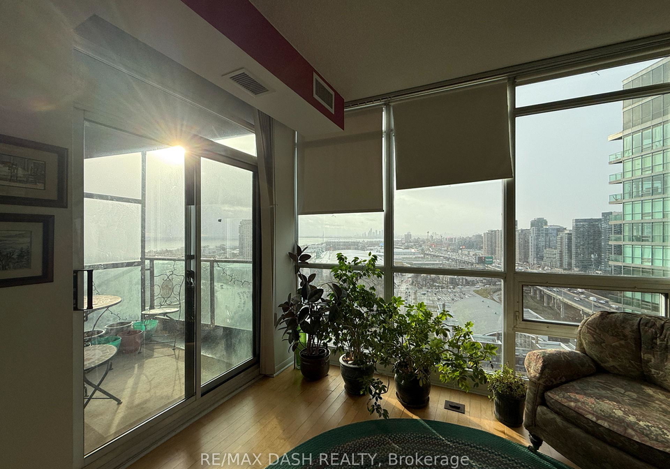 219-fort-york-boulevard-toronto-ontario-c12640516