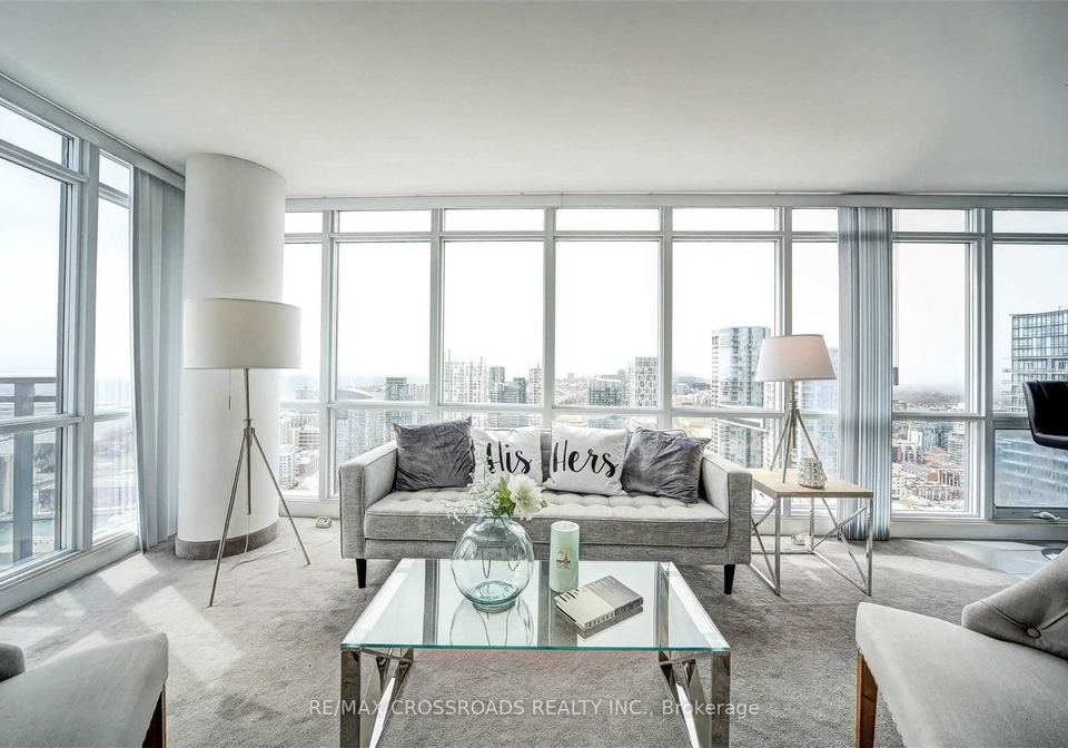 15-fort-york-boulevard-toronto-ontario-c12640718