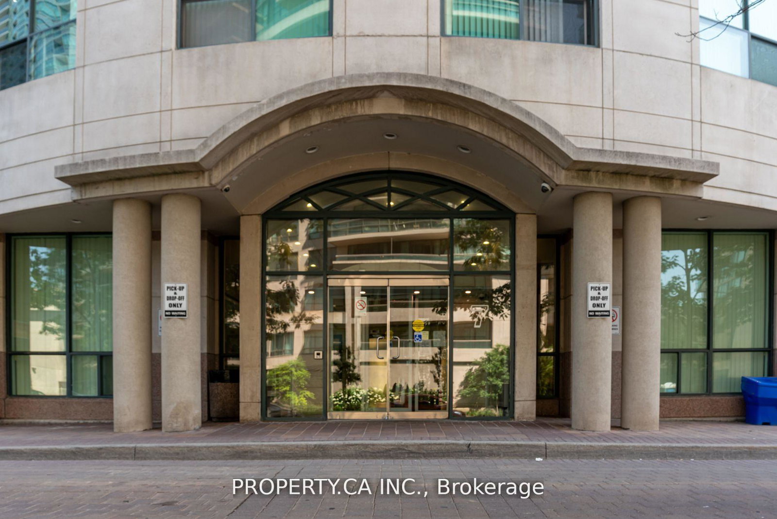 7-lorraine-drive-toronto-ontario-c12641218