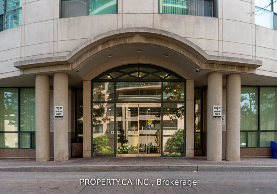 7-lorraine-drive-toronto-ontario-c12641218