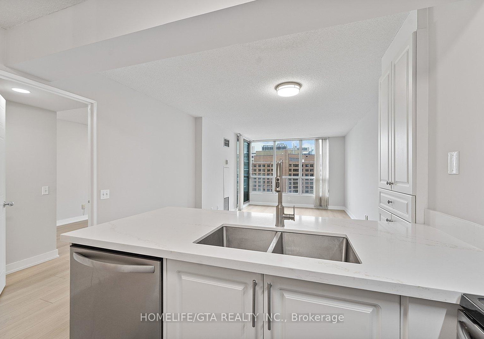 750-bay-street-toronto-ontario-c12641596