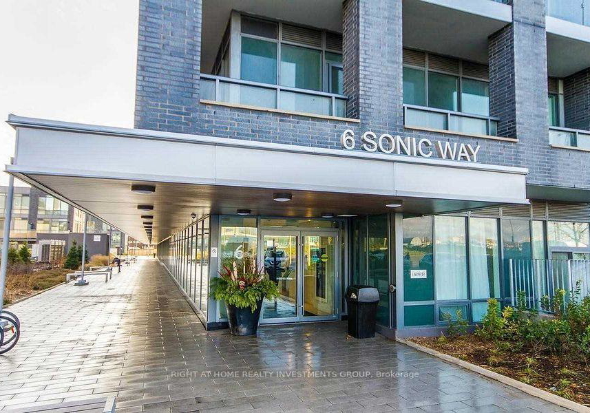 6-sonic-way-east-york-ontario-c12641740