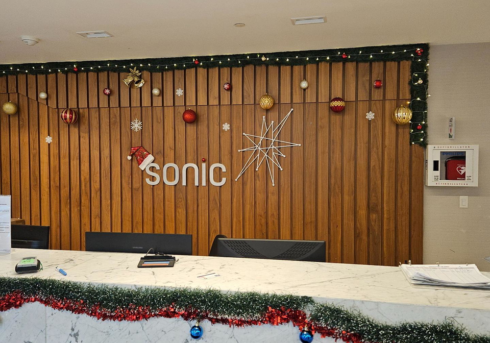 6-sonic-way-east-york-ontario-c12641740