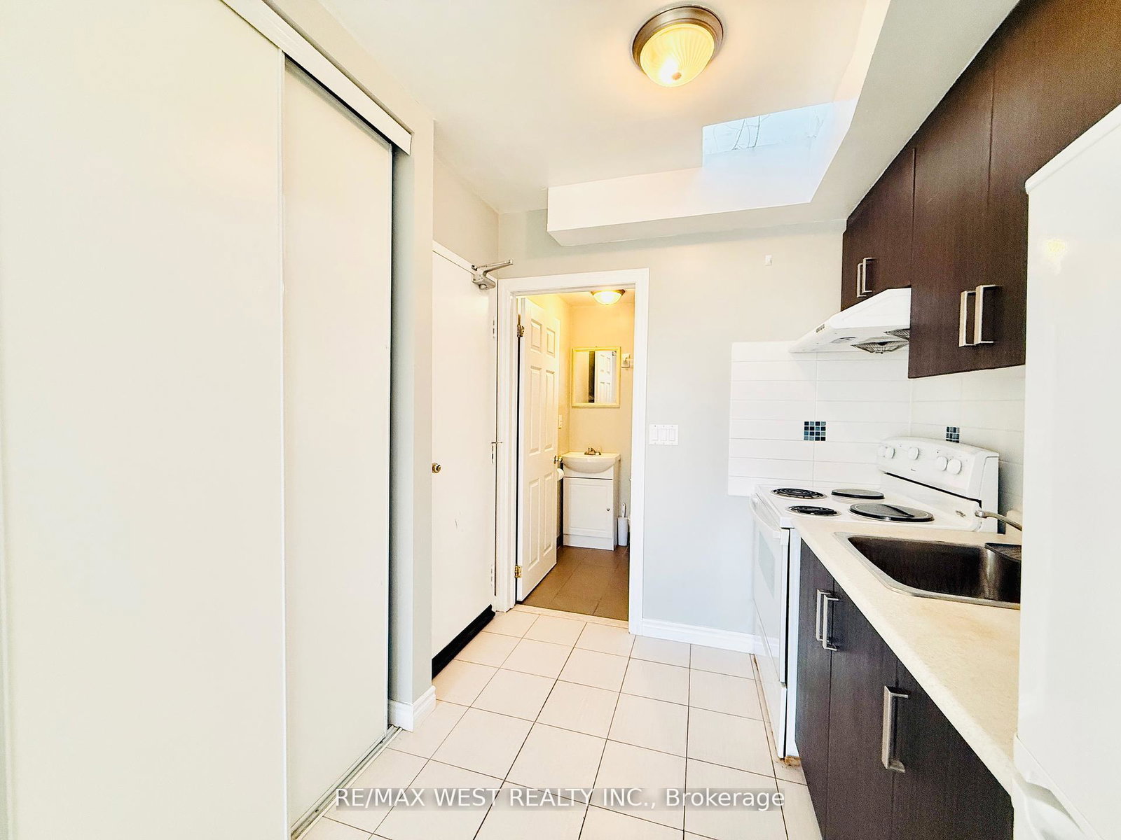 672676-sheppard-avenue-w-toronto-ontario-c12641748