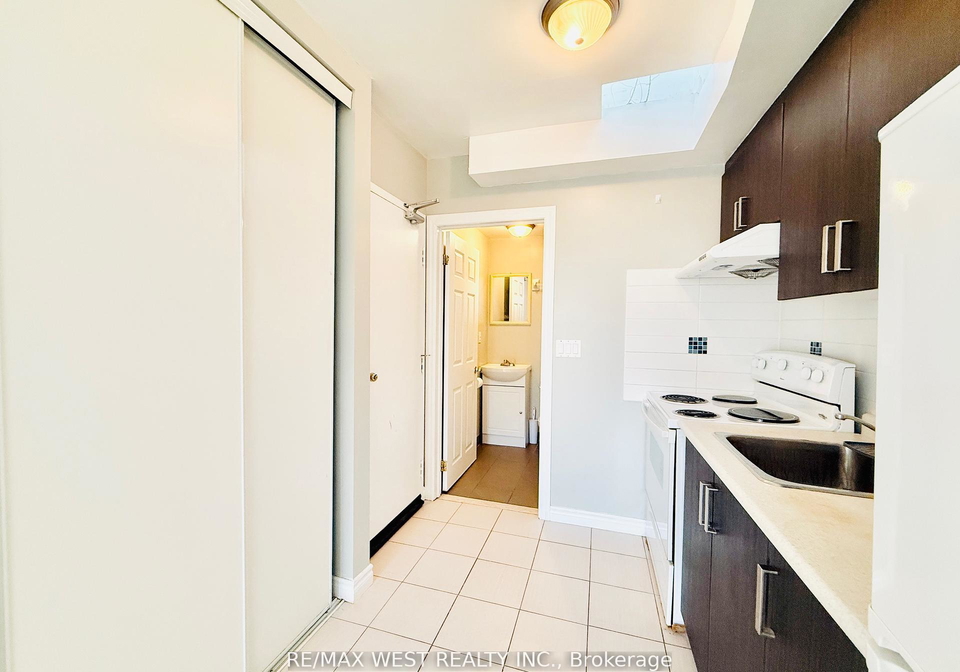 672676-sheppard-avenue-w-toronto-ontario-c12641748