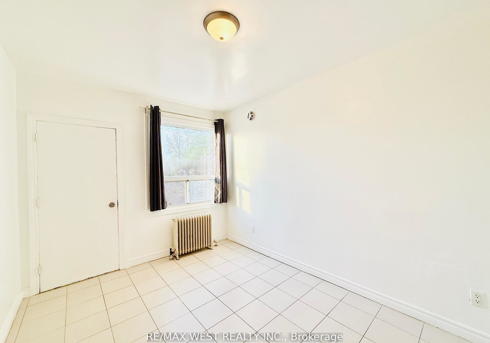 672676-sheppard-avenue-w-toronto-ontario-c12641748