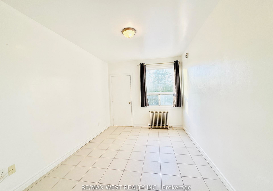 672676-sheppard-avenue-w-toronto-ontario-c12641748