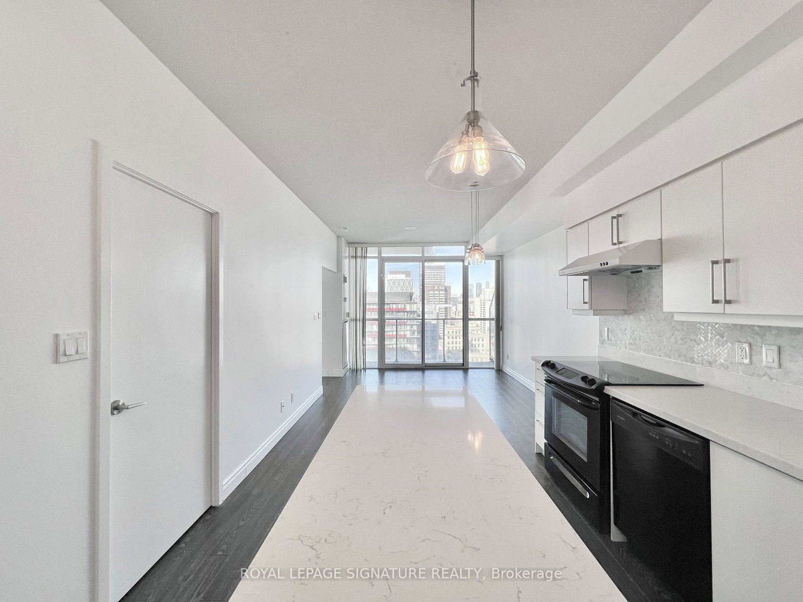126-simcoe-street-toronto-ontario-c12641810