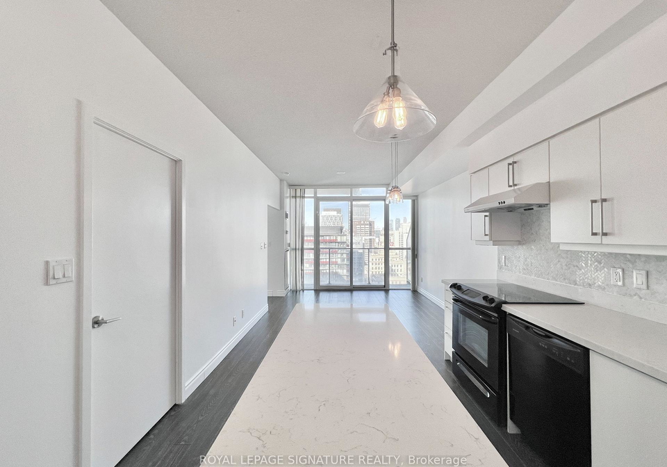 126-simcoe-street-toronto-ontario-c12641810