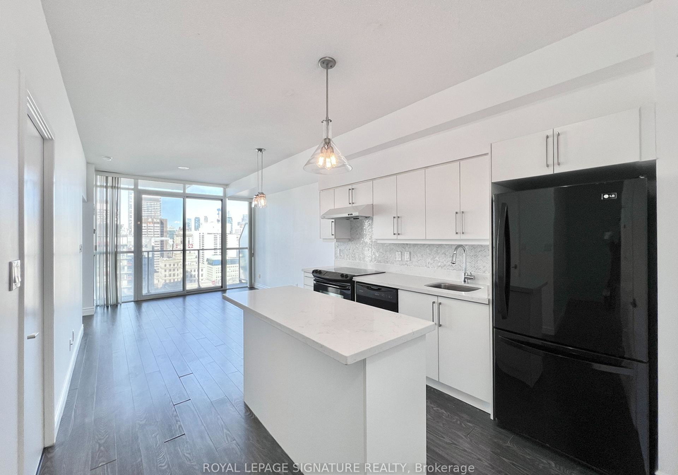 126-simcoe-street-toronto-ontario-c12641810