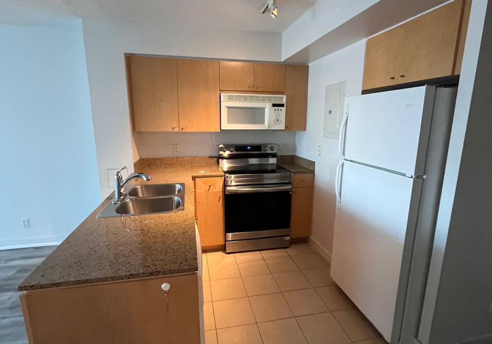 373-front-street-w-toronto-ontario-c12642024
