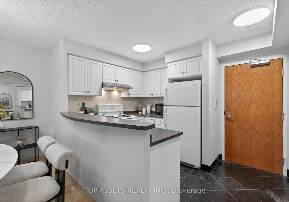 7-lorraine-drive-toronto-ontario-c12642078