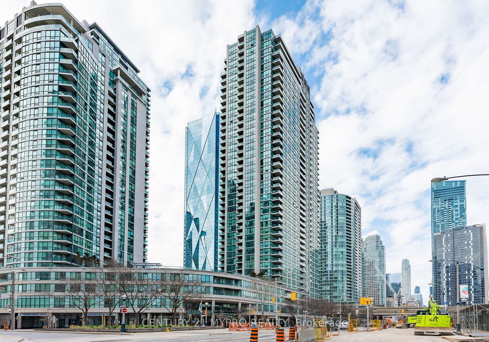 16-yonge-street-toronto-ontario-c12642236