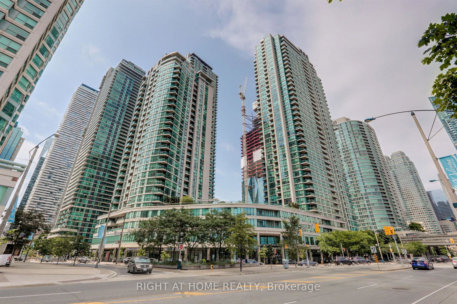 16-yonge-street-toronto-ontario-c12642314