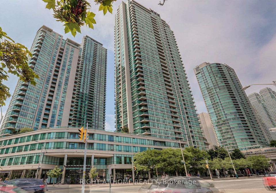 16-yonge-street-toronto-ontario-c12642314
