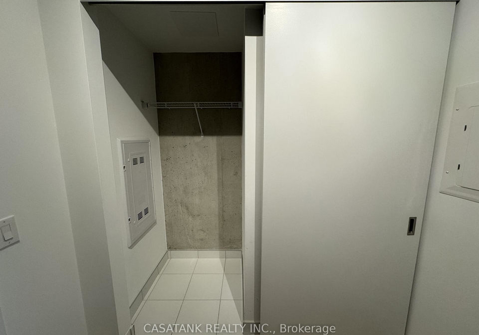 195-mccaul-street-toronto-ontario-c12642616