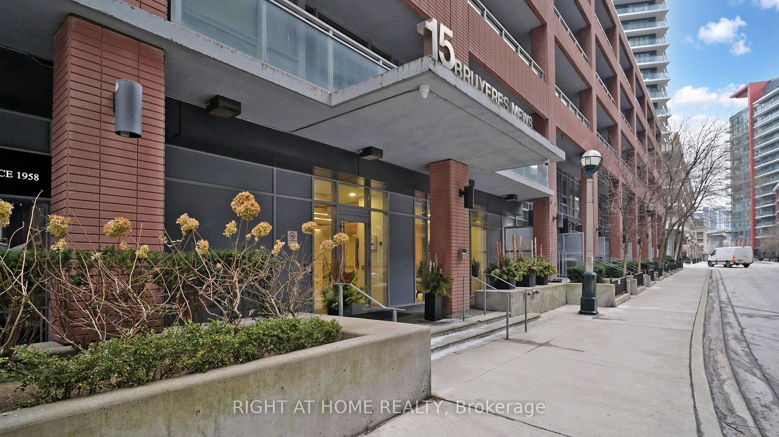15-bruyeres-mews-toronto-ontario-c12642638