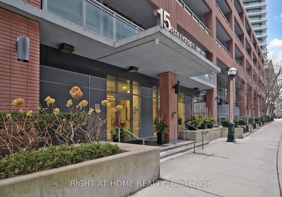 15-bruyeres-mews-toronto-ontario-c12642638