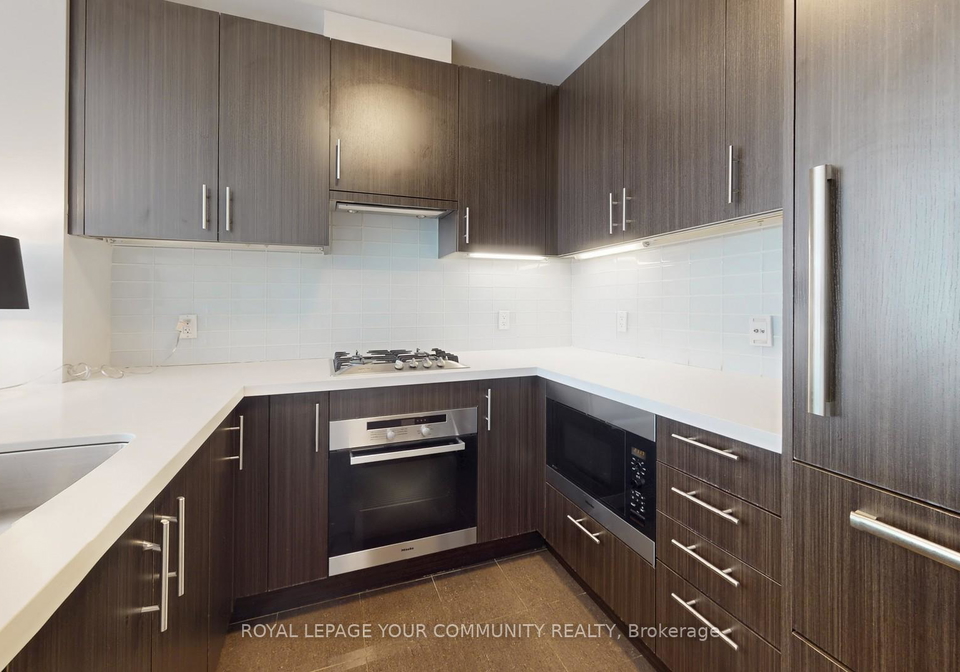39-queens-quay-e-toronto-ontario-c12642730