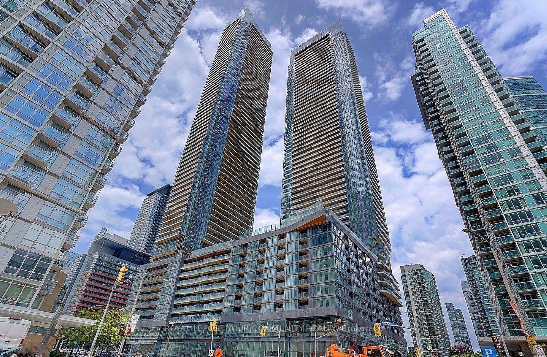 1-concord-cityplace-way-toronto-ontario-c12642902
