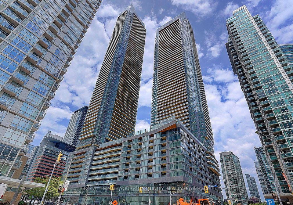 1-concord-cityplace-way-toronto-ontario-c12642902