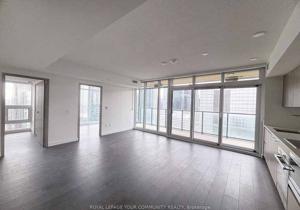 1-concord-cityplace-way-toronto-ontario-c12642902