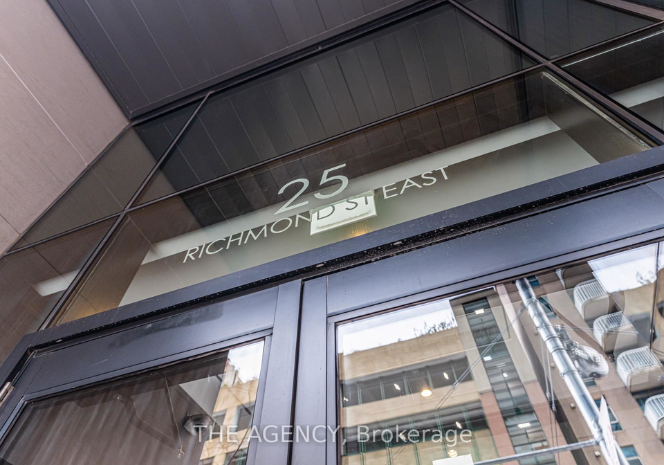 25-richmond-street-e-toronto-ontario-c12643918