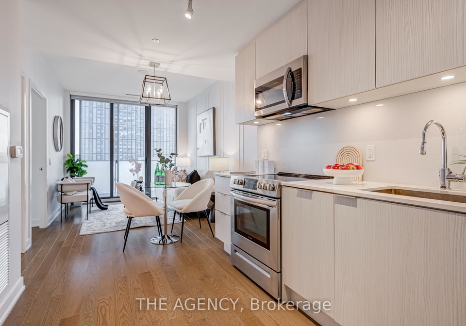 25-richmond-street-e-toronto-ontario-c12643918