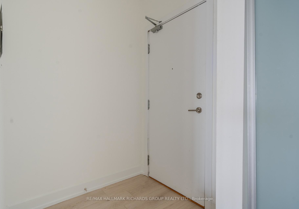 150-fairview-mall-drive-north-york-ontario-c12643974