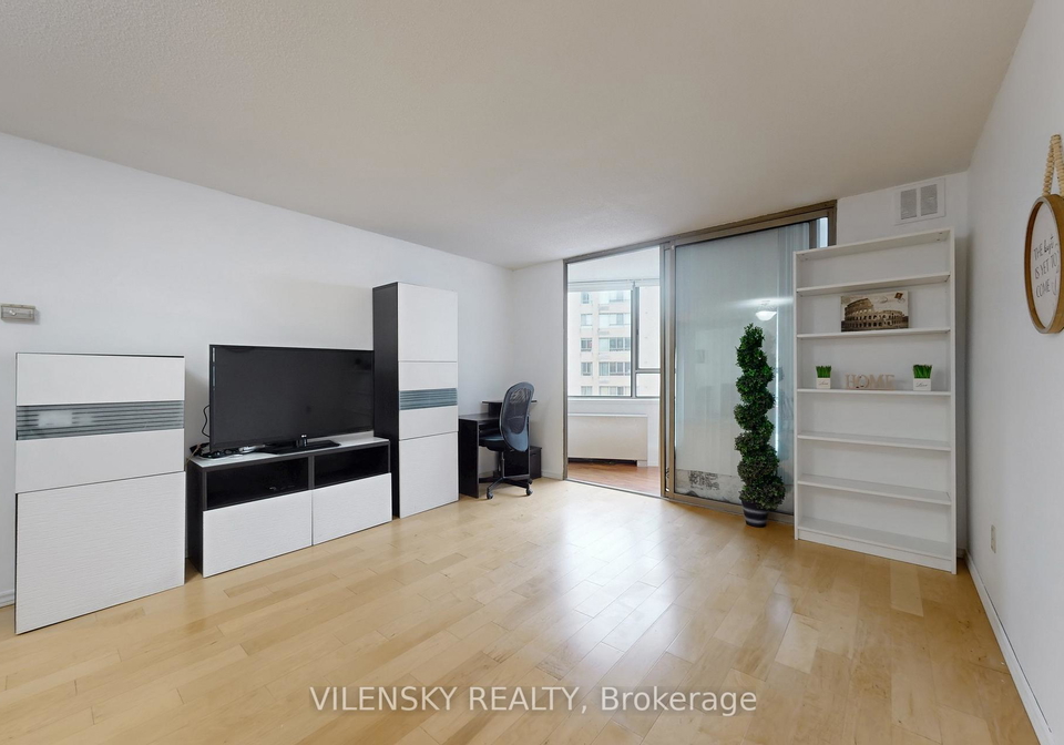 270-queens-quay-w-toronto-ontario-c12644788