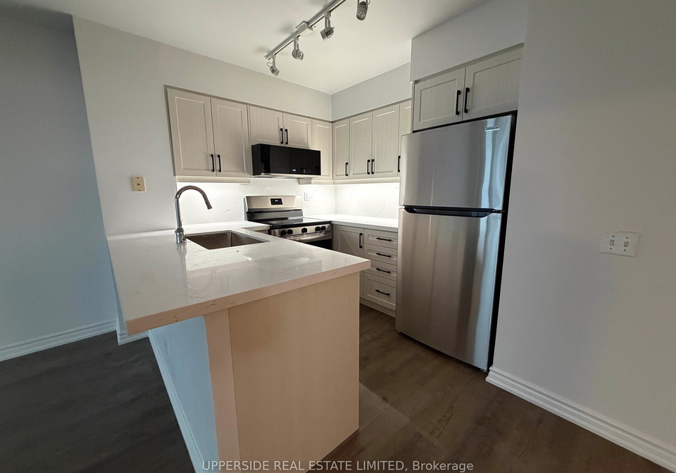 750-bay-street-toronto-ontario-c12645272