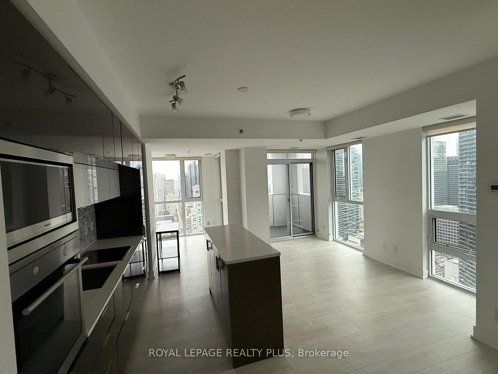 318-richmond-street-toronto-ontario-c12645324