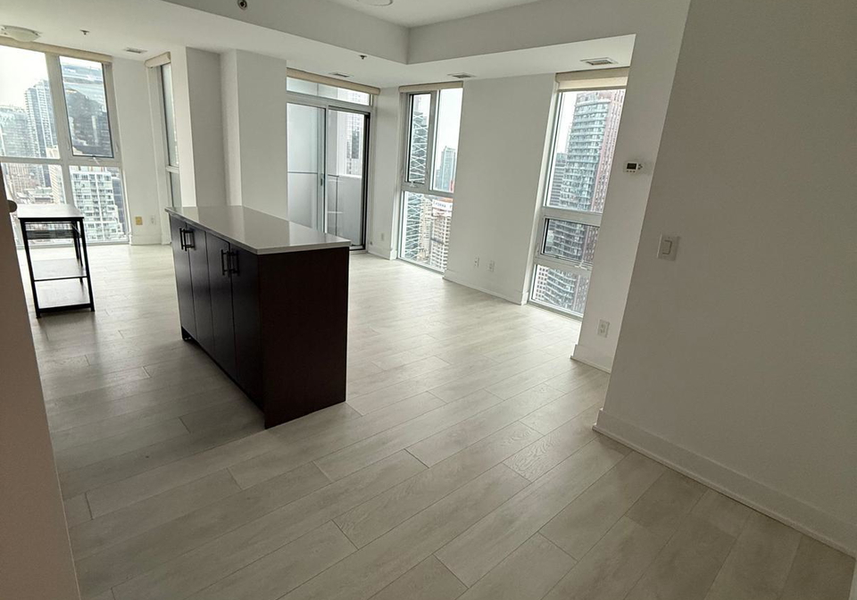318-richmond-street-toronto-ontario-c12645324